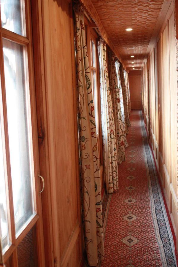 Khilona Luxury Heritage Houseboats Srinagar  Exterior photo