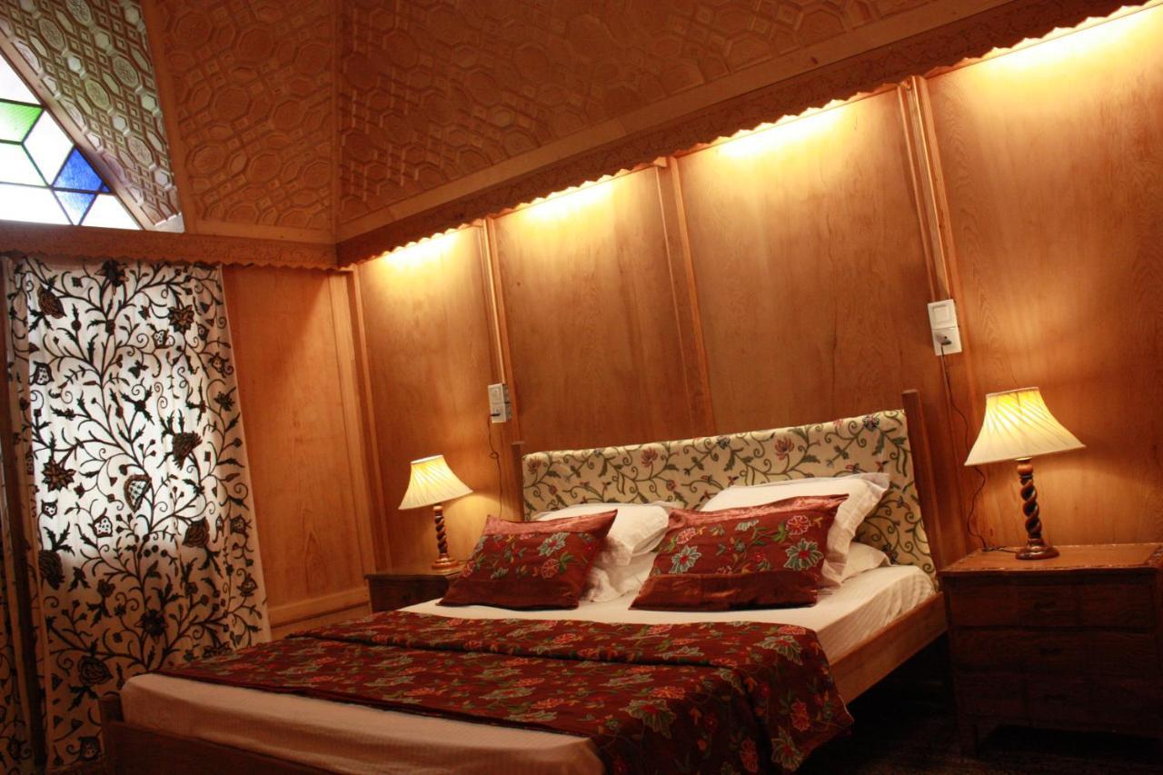 Khilona Luxury Heritage Houseboats Srinagar  Exterior photo
