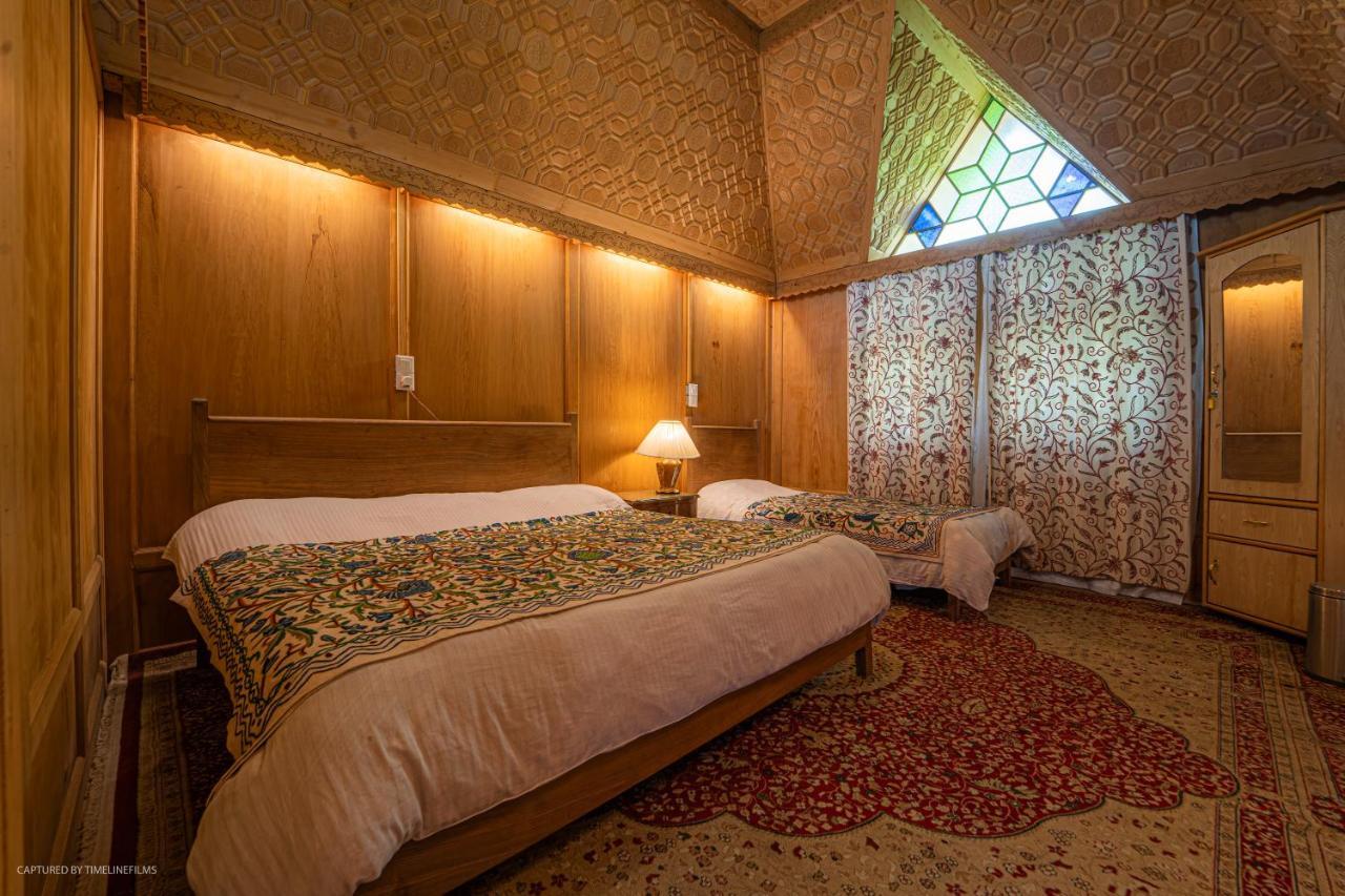 Khilona Luxury Heritage Houseboats Srinagar  Exterior photo