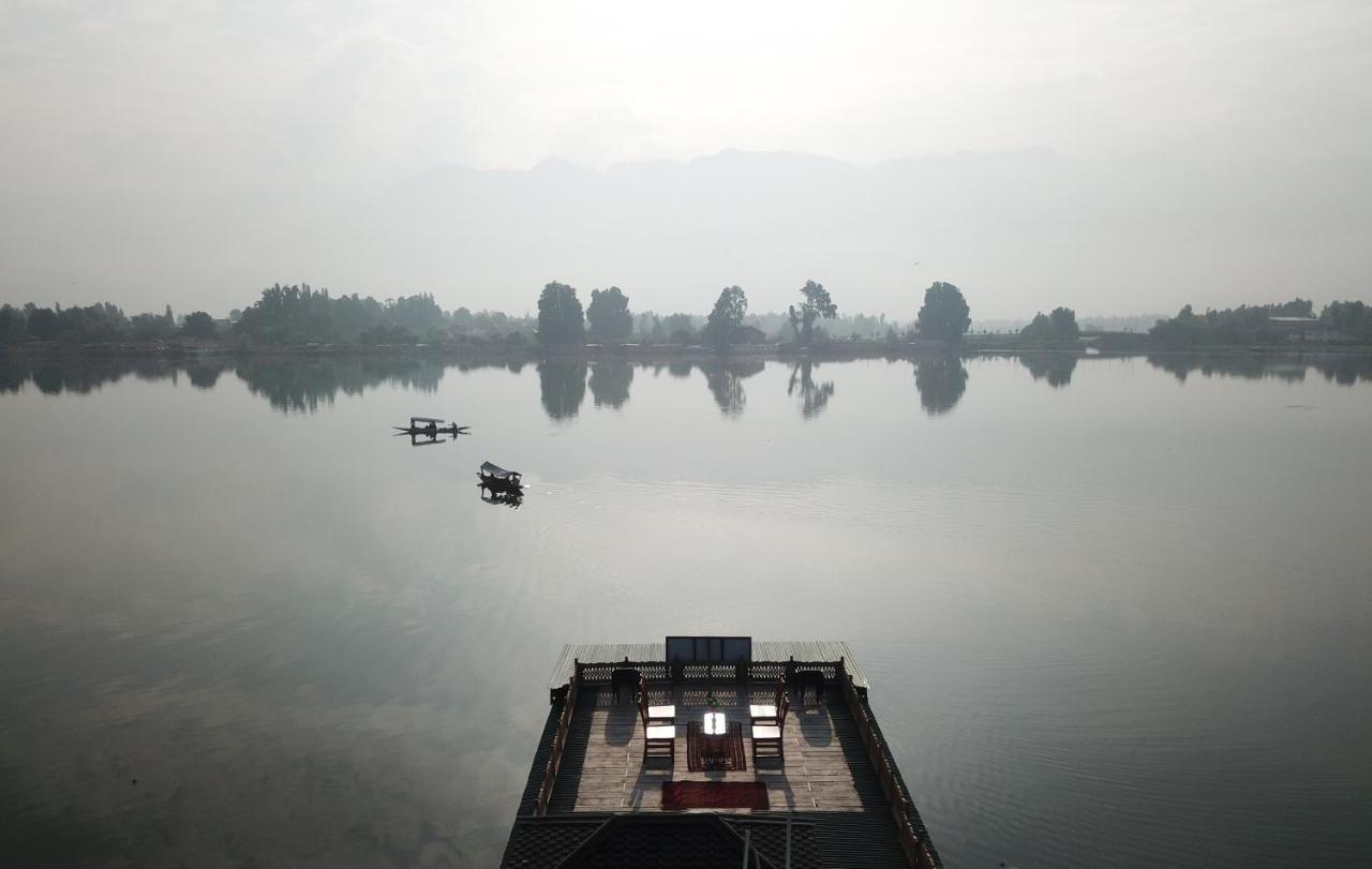 Khilona Luxury Heritage Houseboats Srinagar  Exterior photo
